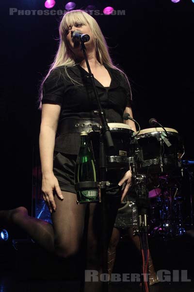 THE B-52'S - 2008-07-18 - PARIS - Le Bataclan - Cynthia Leigh Wilson